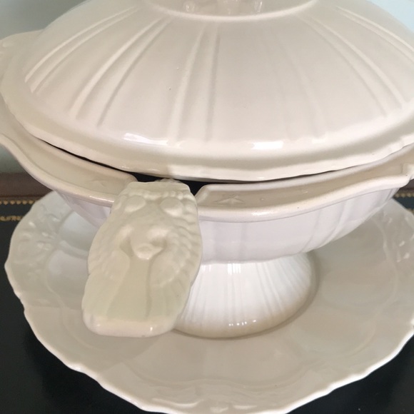 Soup Tureen- American Eagle 🦅 Decorate this piece. - Picture 3 of 16